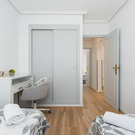 Coral Sunrise Apartment *